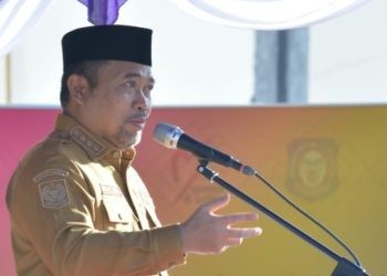 Penjagub Gorontalo Ismail Pakaya saat memimpin apel perdana tahun 2024, Selasa (2/1/2024). (F. Humasprov)