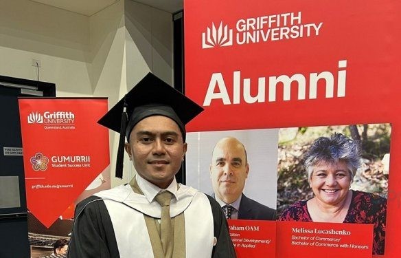 Abdul Rahman Imran mahasiswa alumni UNG yang menjadi lulusan terbaik di Griffith University, Queensland, Australia. (instagram @griffithalumni)