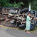 Kondisi truk yang mengangkut beras dan minyak goreng terbalik di jalan menurun Desa Pontolo, Kabupaten Gorontalo Utara.