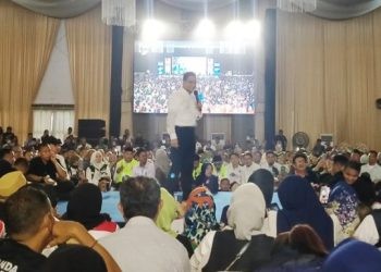 Capres Anies Baswedan berpidato di hadapan ribuan simpatisan dan masyarakat Provinsi Gorontalo di Grand Sumberia Kota Gorontalo, Senin (8/12/2023) (muhajir/gopos)