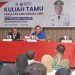 Bupati Kepulauan Talaud Dr. dr. Elly Engelbert Lasut, M.E. saat menjadi pembicara pada Kuliah Tamu di Fakultas Ilmu Sosial Universitas Negeri Gorontalo pada Rabu, 17 Januari 2024 di Aula FIS UNG.  (dok. ung)