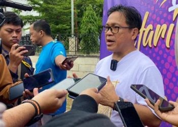 epala Dinas Pariwisata Provinsi Gorontalo, Aryanto Husain memberikan keterangan usai pencanangan Hari Karawo dan Gorontalo Karnaval Karawo tahun 2024 di Lapangan Taruna Remaja, Kota Gorontalo, Minggu (21/1/2024). (refli)