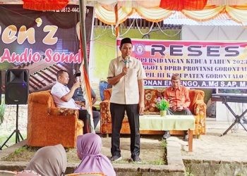 Adnan Entengo saat melaksanakan reses di Desa Dunggala, Kecamatan Tibawa, Kabupaten Gorontalo, Senin (22/1/2024) (hendra)