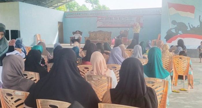 Anggota DPRD Provinsi Gorontalo, Venny Anwar saat melaksanakan reses masa jeda persidangan kedua tahun 2023-2024 di Desa Dunggala, Jumat (26/1/2024). (istimewa)