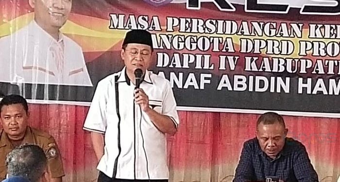 Manaf Hamzah saat melaksanakan reses  di esa Tolotiyo, Kecamatan Pulubala, Kabupaten Gorontalo, Selasa (30/1/2024). (istimewa)