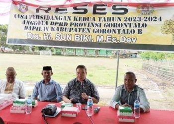 Anggota DPRD Provinsi Gorontalo, Sun Biki saat melaksanakan reses di Desa Toyidito, Kecamatan Pulubala Kabupaten Gorontalo, Rabu (31/1/2024). (istimewa)