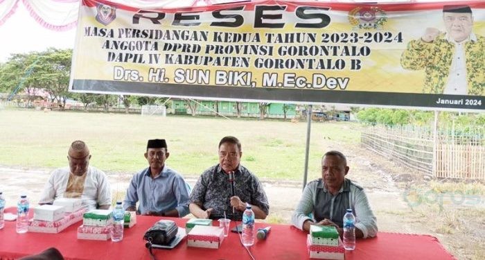 Anggota DPRD Provinsi Gorontalo, Sun Biki saat melaksanakan reses di Desa Toyidito, Kecamatan Pulubala Kabupaten Gorontalo, Rabu (31/1/2024). (istimewa)