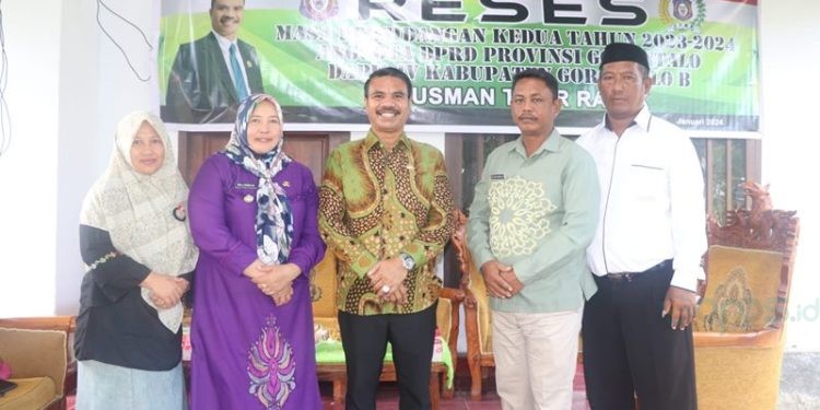 Pelaksanaan reses Usman Tahir Rajak di Desa Desa Tolotio, Kecamatan Tibawa, Kabupaten Gorontalo, Selasa (30/1/2024). (istimewa)