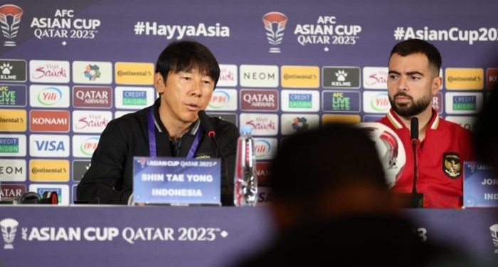 Pelatih Indonesia, Shin Tae-yong memberikan keterangan pers tentang kesiapan Timnas Garuda menjelang laga melawan Vietnam dalam lanjutan laga penyisihan Grup D Piala Asia 2023 (dok. pssi.org)