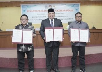Penandatanganan nota kesepahaman antara Rektor UNG bersama Ketua Bawasan dan Ketua KPU Provinsi Gorontalo (dok. ung)