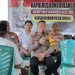 Kapolres Bone Bolango AKBP Muhammad Alli didampingi para Pejabat Utama Polres saat menggelar kegiatan Jumat Curhat di Wisata Bundu Alale bersama masyarakat Desa Alale, Kecamatan Suwawa Tengah, Jumat (19/1/2024). (Foto Noldi/Humas Polres Bone Bolango)