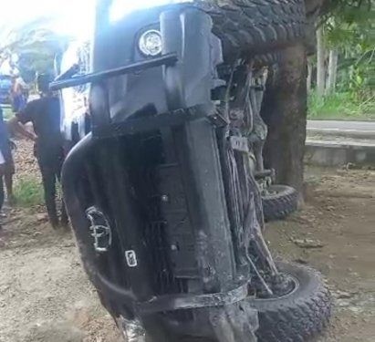 Mobil Hilux DM 8888 AN mengalami kecelakaan tunggal di jalan trans Sulawesi Desa Dulomo, Kecamatan Patilanggio, Kabupaten Pohuwato, Gorontalo, Senin (8/1/2024)