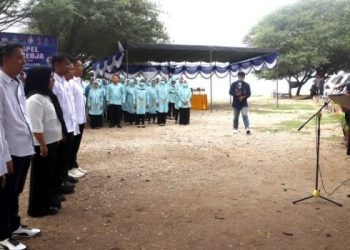 Kelompok Informasi Masyarakat (KIM) Desa se-Kecamatan Kabila Bone resmi dikukuhkan oleh Bupati Bone Bolango, Merlan S. Uloli, pada kegiatan Apel Akbar Lintas Sektor, di Objek Wisata Pantai Kurenai, Senin (22/1/2024). (F.AKP/Diskominfo)