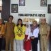Suasana damai usai penyelesaian perkara penganiayaan melalui restorative justice di Kejari Pohuwato, Senin (22/1/2024).(F.Yusuf/gopos)