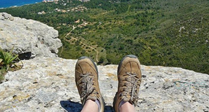 foto sepatu gunung