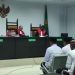 Arjun Jakatara dan 34 terdakwa saat mengikuti sidang perdana di Pengadilan Tipikor Gorontalo, Senin (9/1/2024). (F. Yusuf/Gopos)