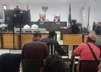 Dua terdakwa diduga salah tangkap ketika mengikuti sidang kedua yang berlangsung di PN Gorontalo, Selasa (16/1/2024). (Istimewa)