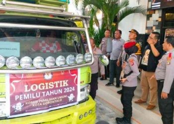 Komisi Pemilihan Umum Kota Gorontalo mulai mendistribusikan logisitik ke Kecamatan yang ada di Kota Gorontalo, Selasa (13/2/2024). (Foto: Putra/Gopos)