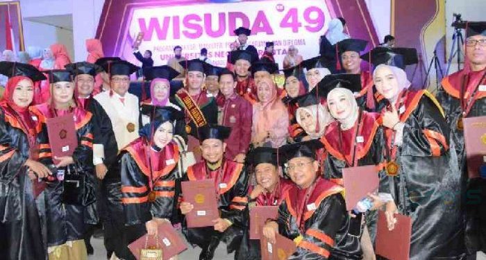 pelaksanaan wisuda ke-49 yang digelar Universitas Negeri Gorontalo (UNG), Rabu (21/02/2023) di Gedung Auditorium UNG.