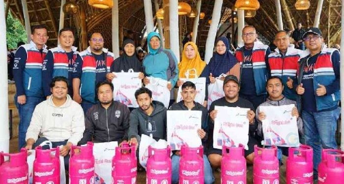 Komunitas MyPertamina Motor Club Sulawesi menggelar touring dan mengajak konsumen untuk gunakan BBM berkualitas dan mengadakan aktivasi pemberian LPG Brightgas kepada UMKM