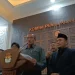 Ketua KPU Hasyim Asy'ari saat memberikan keterangan pers di Kantor KPU Jakarta, Rabu (14/2/2024). [Suara.com]