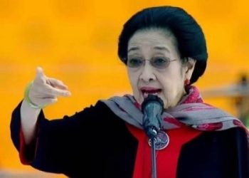 Ketua Umum PDI Perjuangan Megawati Soekarnoputri berpidato pada kampanye akbar Ganjar-Mahfud di Banyuwangi, Jawa Timur, Kamis (8/2/2024). [Suara.com/Bagaskara]