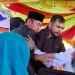 Tangkapan layar video Bupati dan Wakil Bupati Rokan Hilir nyaris adu jotos. [Ist]