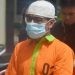 Tersangka SS oknum ASN di Gorontalo yang tega lecehkan adik ipar selama bertahun-tahun saat digiring di Polda Gorontalo, Selasa (6/2/2024).(F. Putra/gopos)