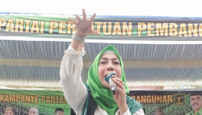 Caleg PPP Fory Naway saat kampanye terakhir di Kecamatan Tolangohula, Sabtu (10/2/2024).