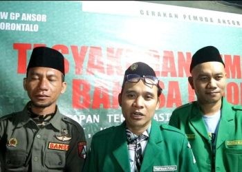 PW GP Ansor Gorontalo Dikson Yasin diwawancarai di sela-sela tasyakuran Kemenangan Bangsa Indonesia, Jumat (17/2/2024).