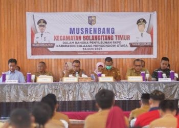 Pj Bupati Bolmut Serahkan Alokasi Dana Desa 2024