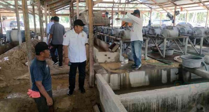 Ketua DPRD Bone Bolango Halid Tangahu berserta Sekertaris Komisi II, Paris Djali melakukan sidak terhadap salah satu pengolahan tambang yang diduga tidak memiliki izin