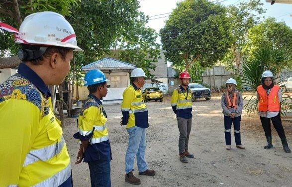 Karyawan Pani Gold Project (PGP).
