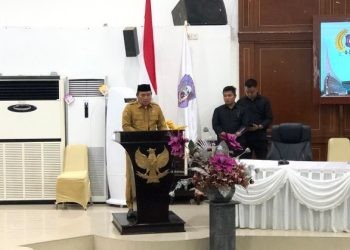 Penjagub Gorontalo Ismail Pakaya tetap fit dan masih mengikuti sidang Paripurna di DPRD Provinsi Gorontalo usai roboh saat memimpin apel Korpri, Senin (19/2/2024).