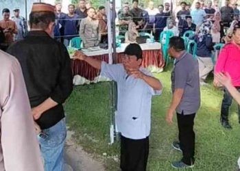 Sejumlah saksi dari beberapa partai politik mengamuk saat rapat pleno di Kecamatan Tilongkabila saat rapat pleno rekapitulasi hasil penghitungan suara, Sabtu (17/2/2024).