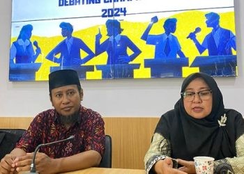 Ketua Panitia Seleksi NUDC UNG, Titien Fatmawaty Mohammad, M.App, didampingi Wakil Dekan III Fakultas Sastra dan Budaya (FSB), Dr. Herson Kadir, M.Pd