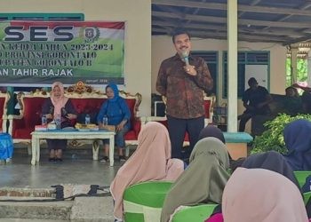 Anggota DPRD Provinsi Gorontalo, Usman Tahir Rajak melaksanakan reses di Desa Pulubala, Kecamatan Pulubala, Kabupaten Gorontalo, Rabu (31/1/2024). (muhajir/gopos)