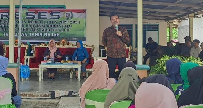 Anggota DPRD Provinsi Gorontalo, Usman Tahir Rajak melaksanakan reses di Desa Pulubala, Kecamatan Pulubala, Kabupaten Gorontalo, Rabu (31/1/2024). (muhajir/gopos)