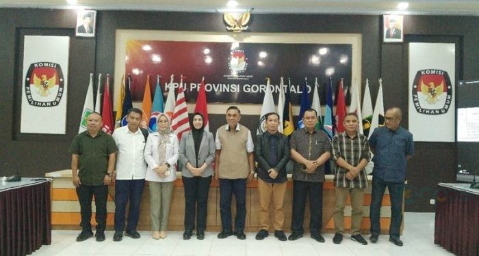 Kunjungan Komisi I DPRD Provinsi Gorontalo di KPU Provinsi Gorontalo dalam rangka rapat koordinasi pelaksanaan Pemilu 2024 pada 14 Februari nanti. Kamis (1/2/2024) (muhajir/gopos)