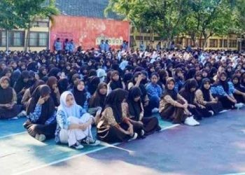 Penyuluhan Manfaat Konsumsi Tablet Tambah Darah bagi remaja putri dalam upaya pencegahan anemia pada remaja putri di SMK Negeri I Kota Gorontalo.