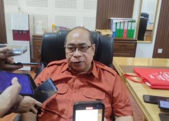 Anggota Komisi I Deprov Gorontalo, Adhan Dambea saat diwawancarai awak media, Senin (5/2/2024) (muhajir/gopos)