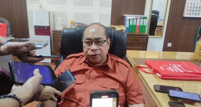 Anggota Komisi I Deprov Gorontalo, Adhan Dambea saat diwawancarai awak media, Senin (5/2/2024) (muhajir/gopos)