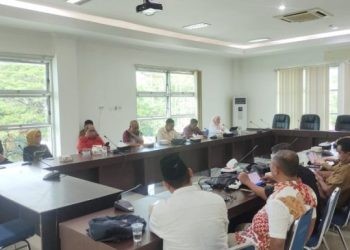 Rapat Komisi I DPRD Provinsi Gorontalo dengan instansi terkait dalam rangka membahas penyediaan asuransi BPJS Ketenagakerjaan bagi Peneyelenggara Pemilu, Senin (5/1/2024) (hendra)