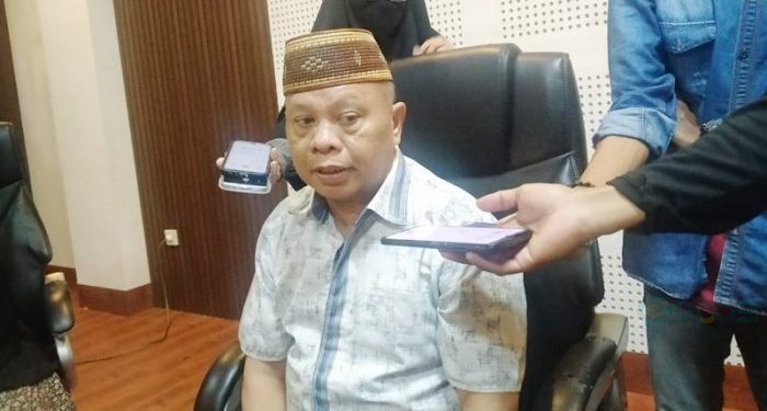 Ketua Komisi IV DPRD Provinsi Gorontalo, Hamid Kuna memberikan keterangan tentang masalah klaim BPJS Ketenagakerjaan yang dialami oleh masyarakat, Senin (5/2/2024) (muhajir/gopos)