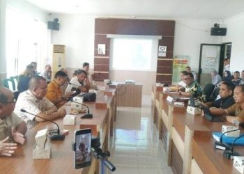 Rapat Komisi I DPRD Provinsi Gorontalo bersama pihak terkait yang membahas masalah sengketa lahan Bandara Djalaludin Gorontalo, Selasa (5/2/2024) (muhajir/gopos)