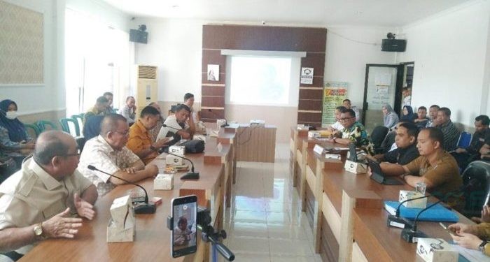 Rapat Komisi I DPRD Provinsi Gorontalo bersama pihak terkait yang membahas masalah sengketa lahan Bandara Djalaludin Gorontalo, Selasa (5/2/2024) (muhajir/gopos)