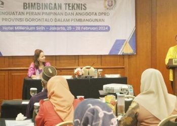 Ketua DPRD Provinsi 
 Gorontalo, Paris RA Jusuf memberikan sambuta pada pembukaan pelaksanaan bimtek peningkatan kapasitas anggota DPRD Provinsi Gorontalo, Senin (26/2/2024) (hengki/hms)