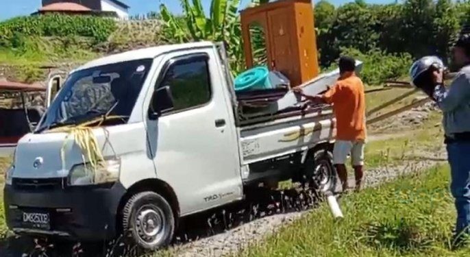 Tangkapan layar warga diusir oleh oknum kerabat mantan Bupati Boalemo karena beda pilihan caleg.(istimewa)