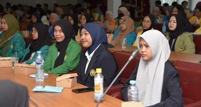 Penerimaan mahasiswa program PMM-DN Batch 4 di UNG oleh Wakil Rektor Bidang Kemahasiswaan Dan Alumni Prof. Dr. Mohamad Amir Arham, M.E., Kamis (1/20) di aula rektorat UNG. (dok. ung)