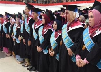 Pengukuhan ribuan lulusan UNG pada prosesi wisuda ke-49 UNG (dok. ung)